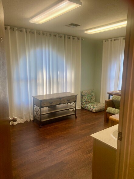 More Photos Of 201-207 Church St, Ojai Medical For Lease