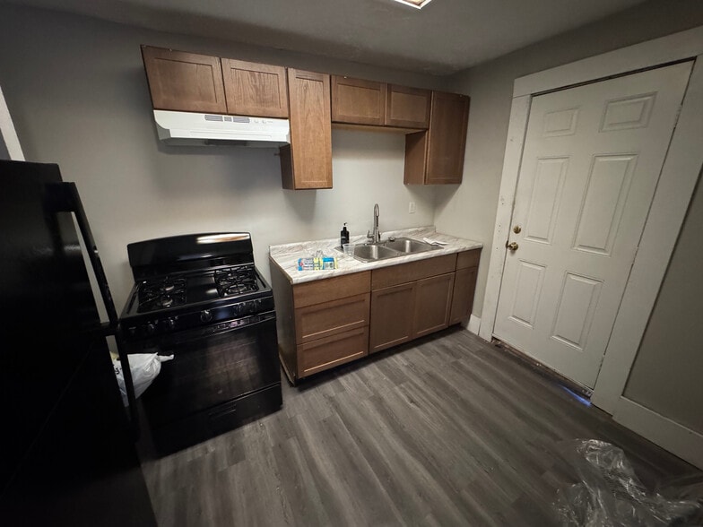 Primary Photo Of 2245 W Jefferson St, Louisville Apartments For Sale