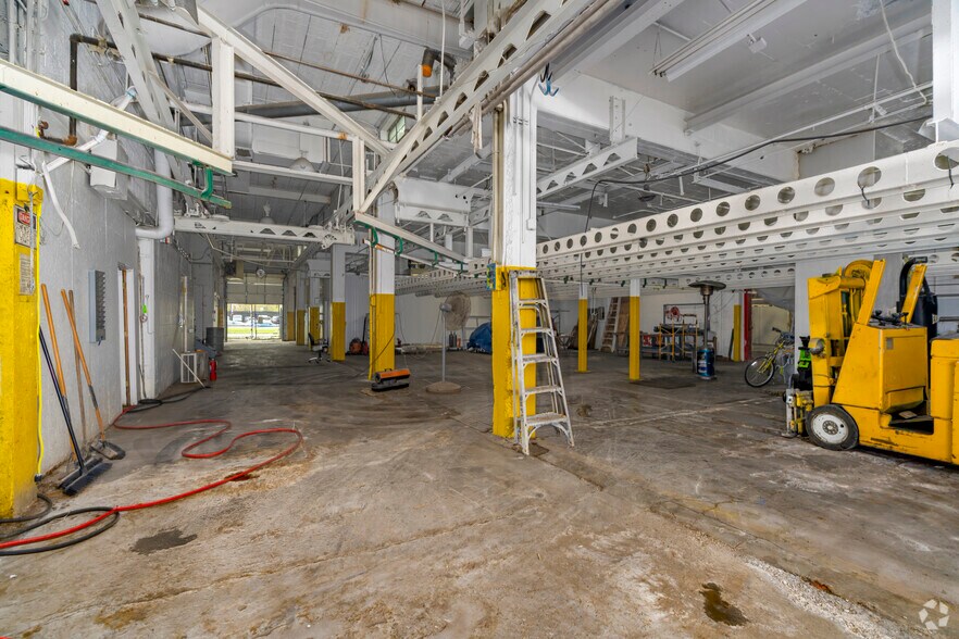 More Photos Of 12357 E Eight Mile Rd, Warren Warehouse For Sale