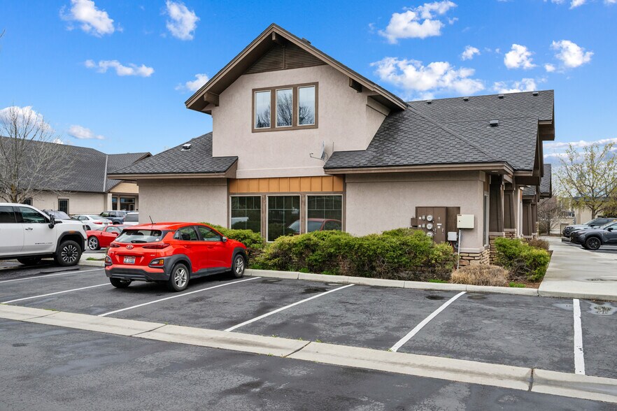 More Photos Of 1093 E Iron Eagle Dr, Eagle Medical For Lease