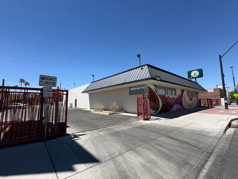 More Photos Of 900 S Main St, Las Vegas Office For Lease