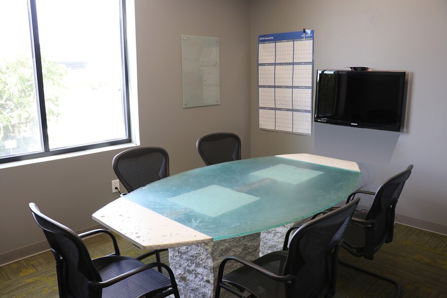 More Photos Of 2021 E 5th St, Austin Office For Lease