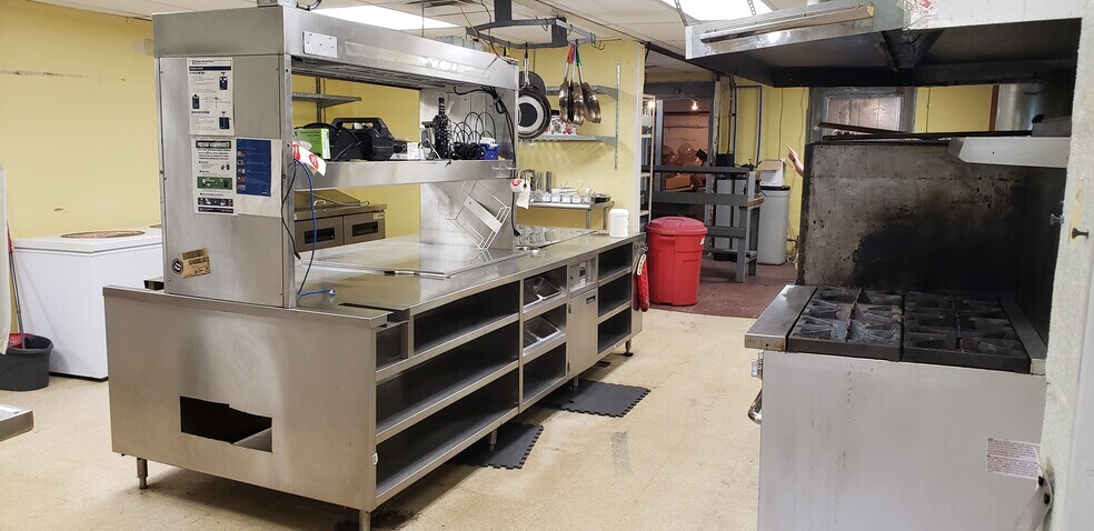 More Photos Of 1400 Stratford Rd, Delaware Freestanding For Sale