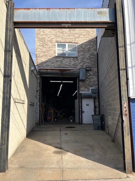 Primary Photo Of 3500 Heathcote Ave, Bronx Flex For Lease