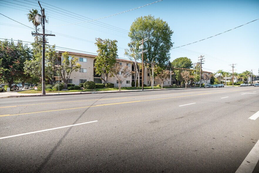 More Photos Of 6121 Woodman Ave, Van Nuys Apartments For Sale