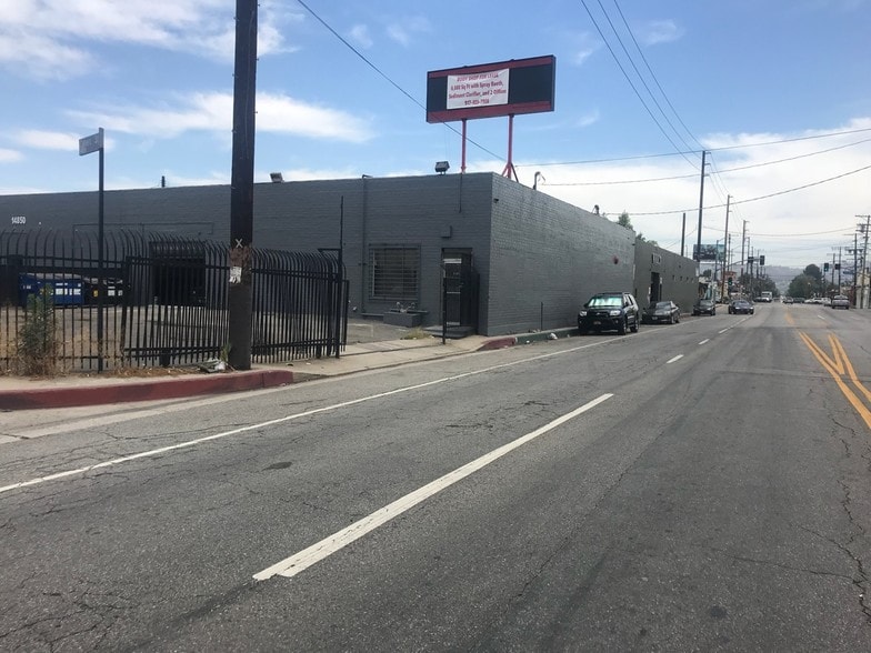 Primary Photo Of 14850 Calvert St, Van Nuys Service For Lease