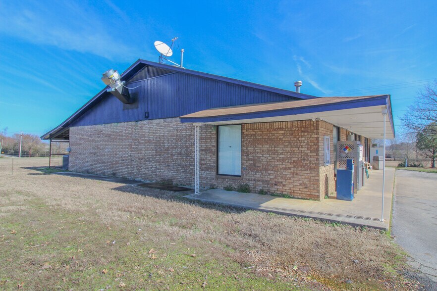 More Photos Of 7 W Kibler Hwy, Van Buren Service Station For Sale