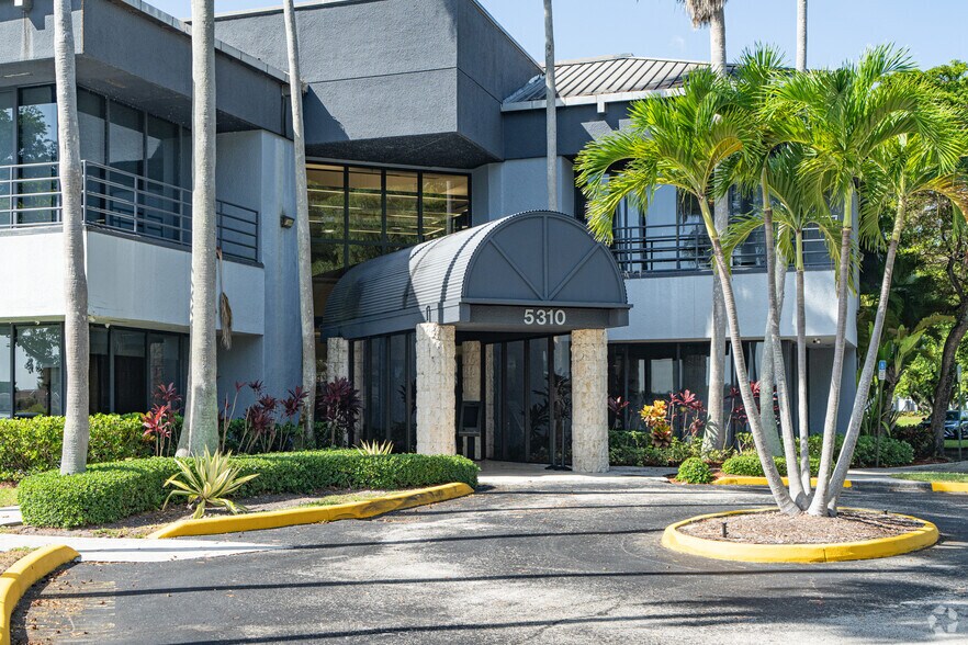 More Photos Of 5310 NW 33rd Ave, Fort Lauderdale Office For Lease