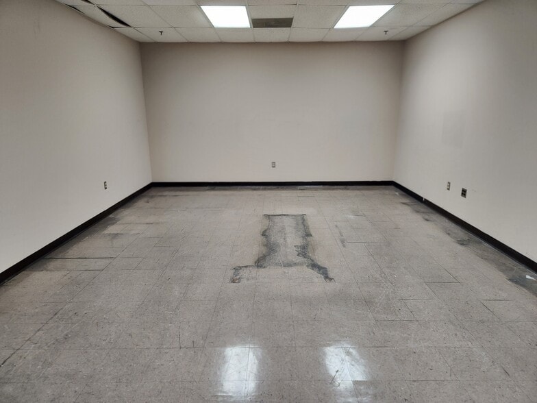 More Photos Of 5557 Nashville Rd, Bowling Green Manufacturing For Lease