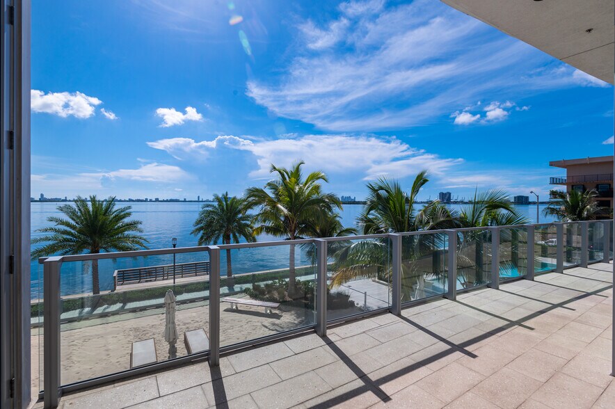 More Photos Of 2955 NE 7th Ave, Miami Storefront Retail Office For Sale