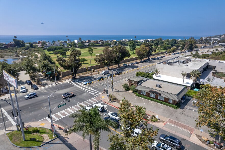 More Photos Of 23405 Pacific Coast Hwy, Malibu Office For Sale