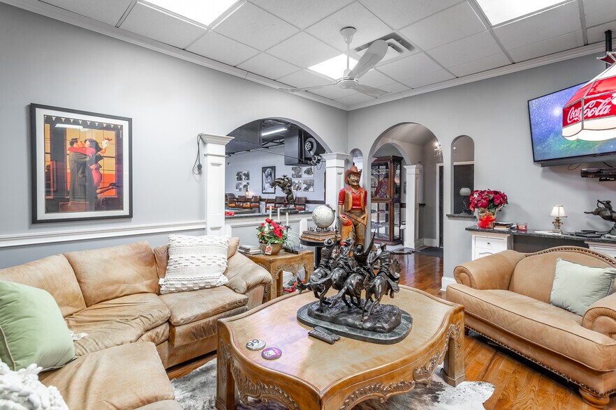 More Photos Of 395 S Ocoee St, Cleveland Showroom For Sale