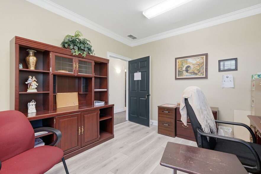More Photos Of 234-242 Creekstone Rdg, Woodstock Office For Lease