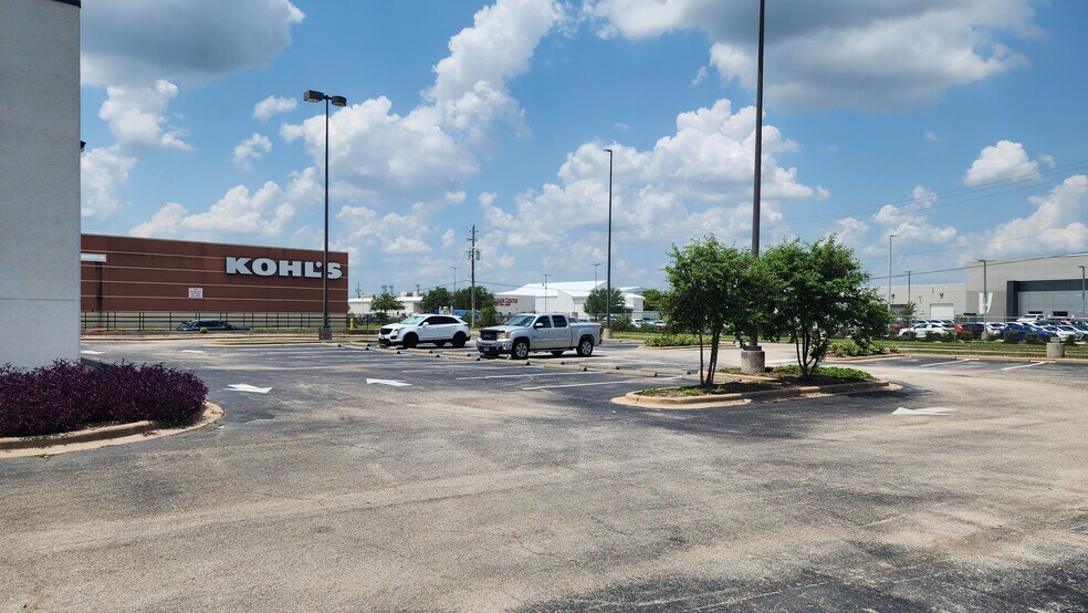 More Photos Of 18174 Gulf Fwy, Friendswood Freestanding For Lease