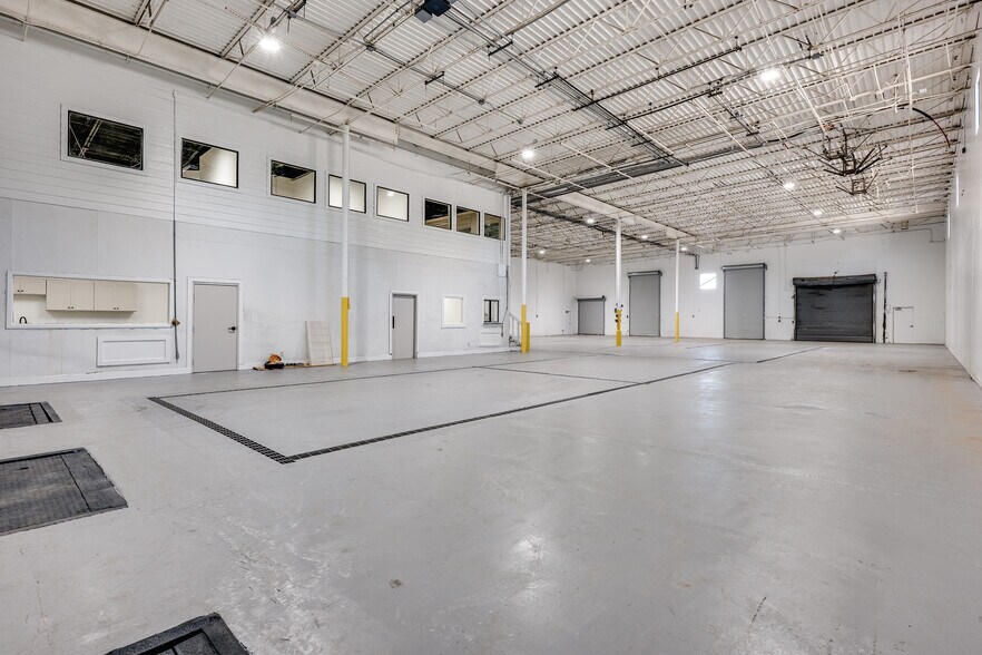 More Photos Of 515 Mills Rd, Garland Warehouse For Lease