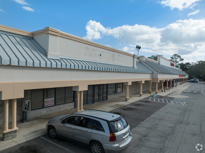 More Photos Of 5751 N Main St, Jacksonville Unknown For Lease