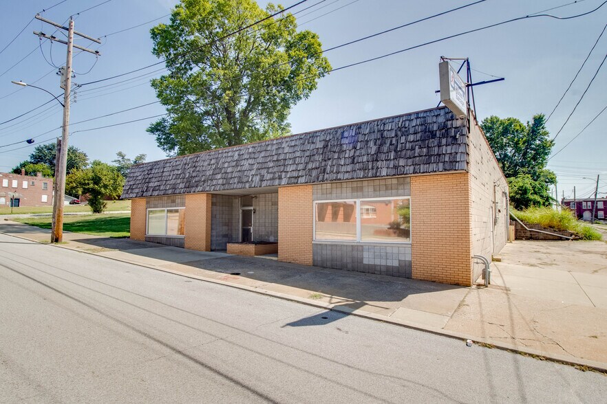 More Photos Of 319-321 Ridge St, Alton Showroom For Sale