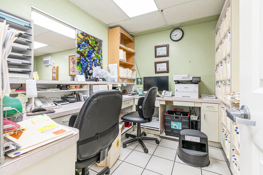 More Photos Of 1140 E Chevy Chase Dr, Glendale Office Residential For Sale