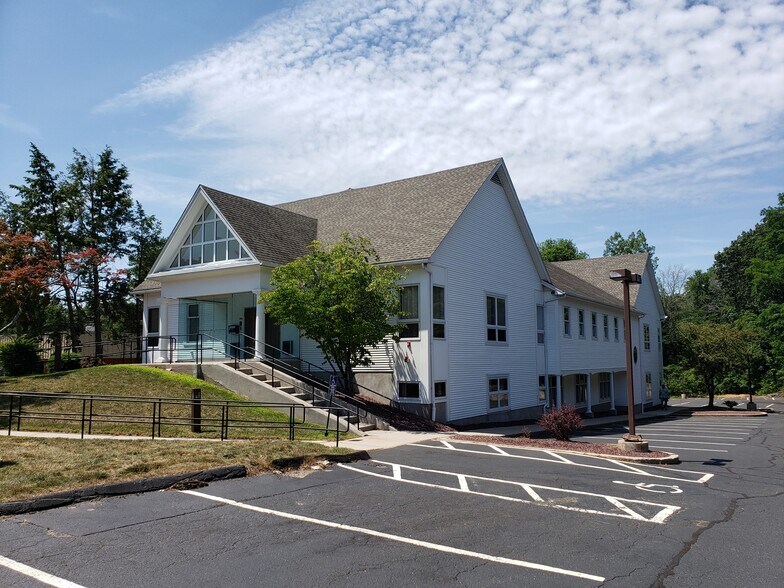 More Photos Of 300 Queen St, Southington Medical For Lease