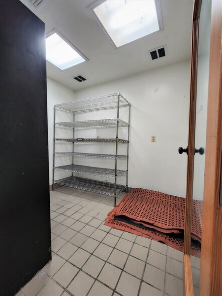 More Photos Of 1066-1070 S Fairfax Ave, Los Angeles Restaurant For Lease