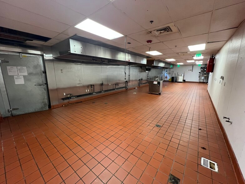 More Photos Of 10010 Shops Way, Northborough Unknown For Lease