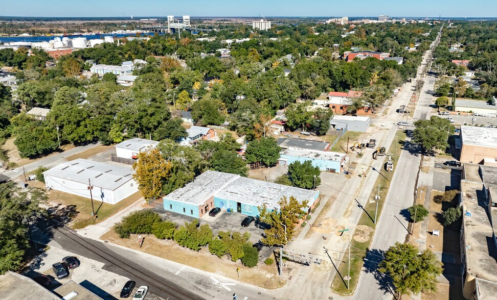 More Photos Of 1316 S 5th Ave, Wilmington Service For Sale