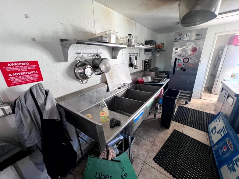 More Photos Of 1146-1148 Garnet Ave, San Diego General Retail For Lease