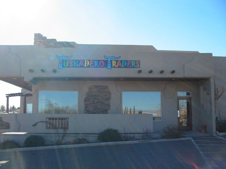 More Photos Of 675 E Cottonwood St, Cottonwood Light Distribution For Lease