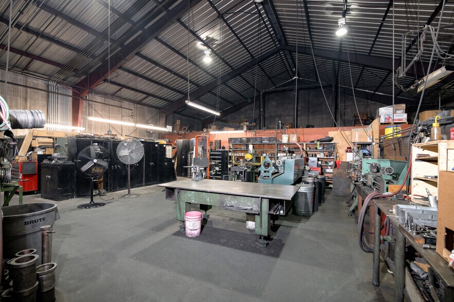 More Photos Of 400 E Vickery Blvd, Fort Worth Warehouse For Lease