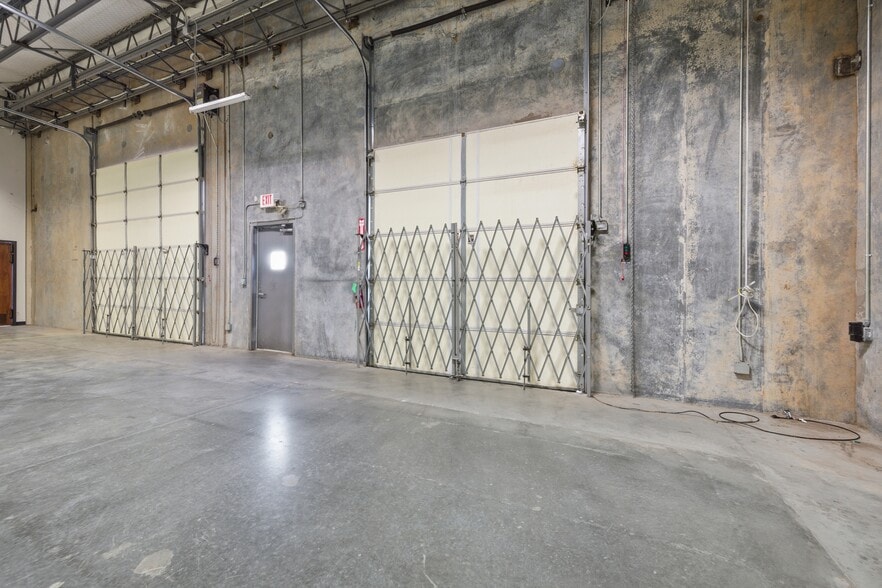 More Photos Of 3217 Cooke Way, Oklahoma City Light Distribution For Lease