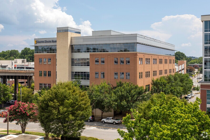 More Photos Of 200 E Broad St, Greenville Office For Lease