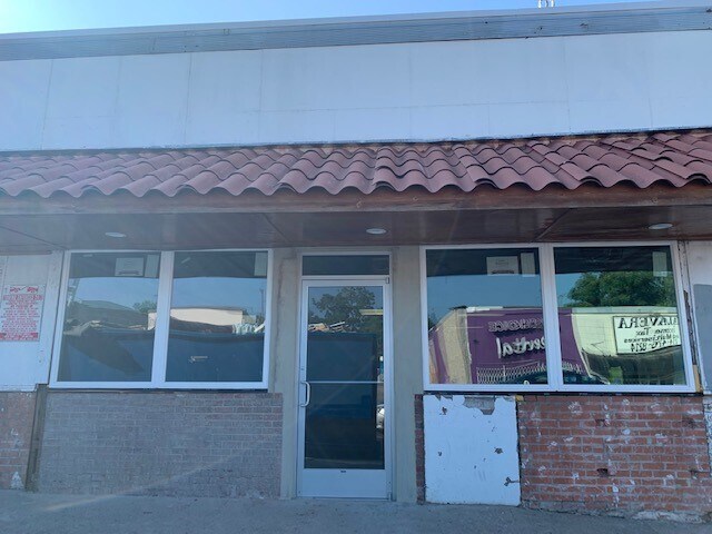 More Photos Of 2706 Samuell Blvd, Dallas Storefront For Lease
