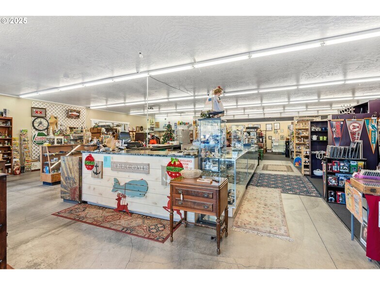 More Photos Of 16218 W Hoffeldt Ln, Brookings General Retail For Sale