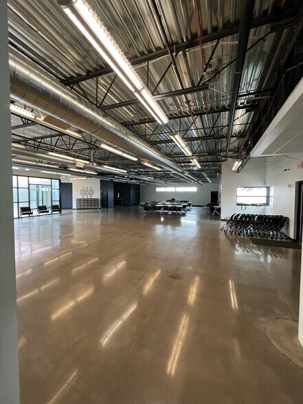 More Photos Of 1050 E Riley Dr, Avondale Warehouse For Sale