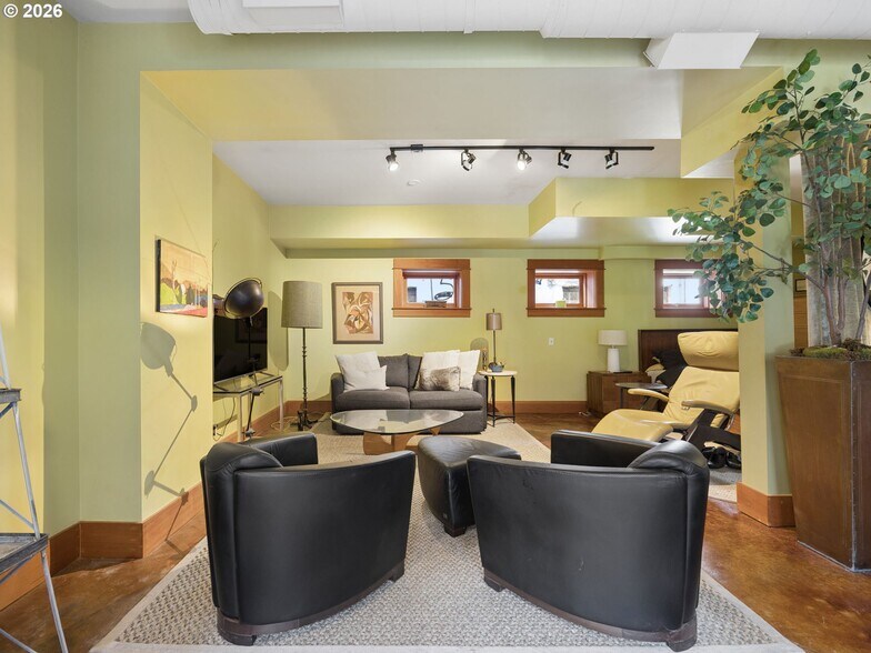 More Photos Of 5400 NE 30th Ave, Portland Office For Lease