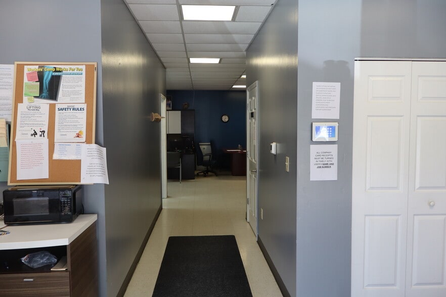 More Photos Of 250 Ram Blvd, Midway Warehouse For Lease