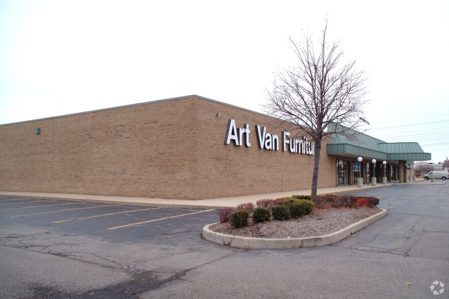 More Photos Of 4095 E Court St, Burton Freestanding For Lease