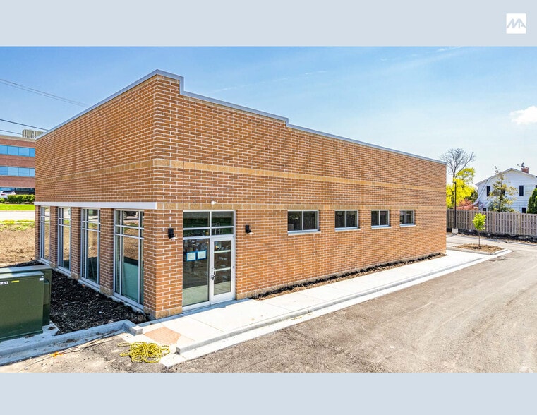 More Photos Of 250 E Roosevelt Rd, Wheaton Office For Lease
