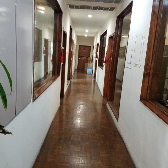 More Photos Of 19625 Ventura Blvd, Tarzana Medical For Lease