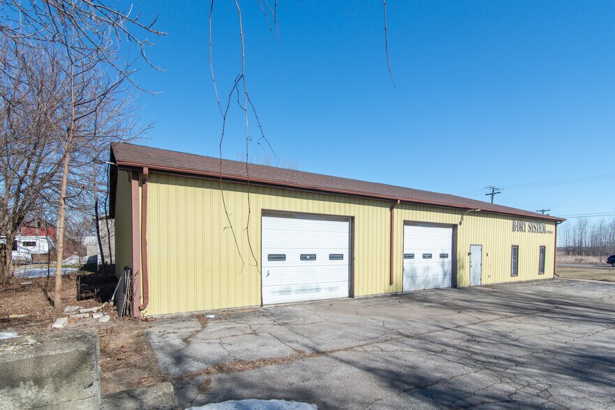 More Photos Of 5087 N Michigan Rd, Saginaw Flex For Sale