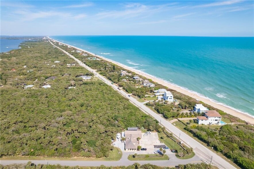 More Photos Of 100 Long Point Rd, Melbourne Beach Storefront For Lease