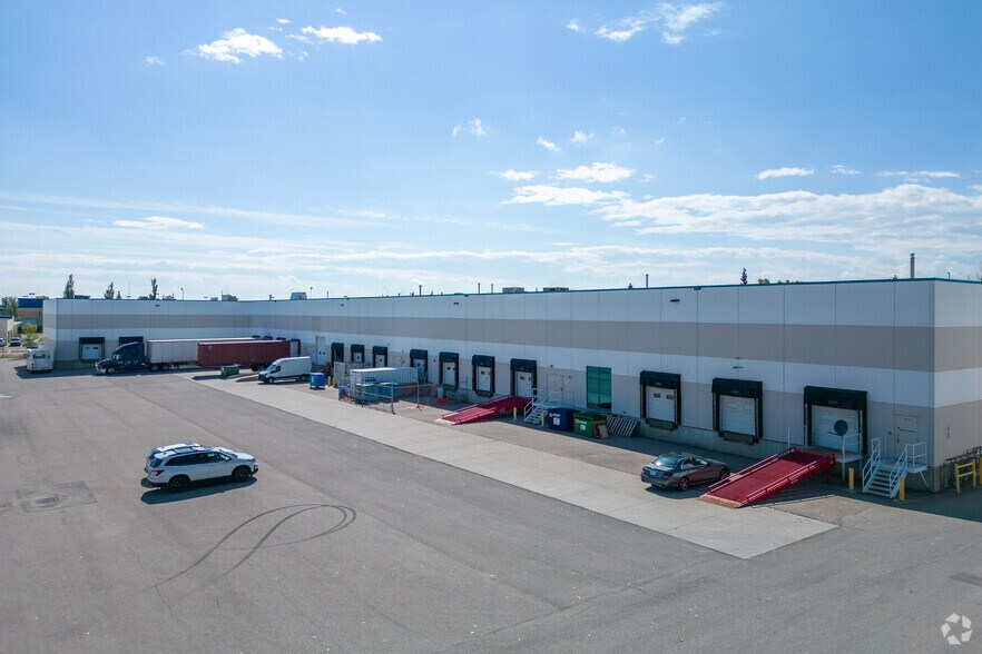 More Photos Of 2150 29th St NE, Calgary Warehouse For Lease