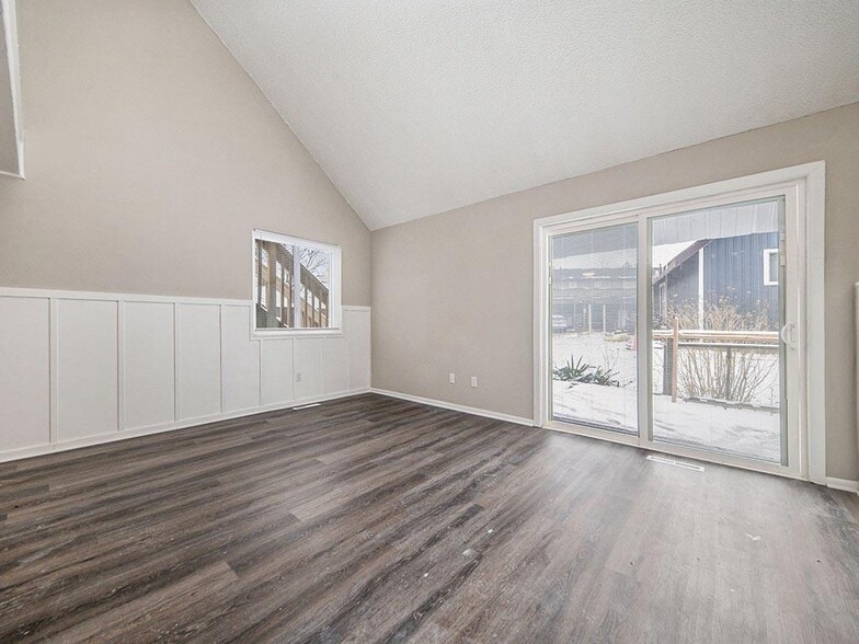 More Photos Of 2050 Inverway Ct, Kalamazoo Apartments For Sale