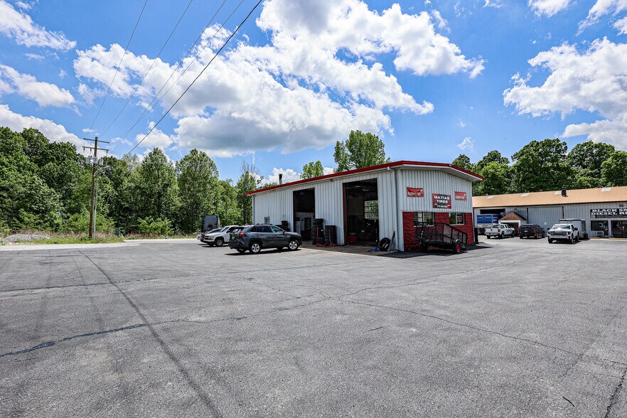 More Photos Of 430 US-62 E, Eddyville Auto Repair For Sale