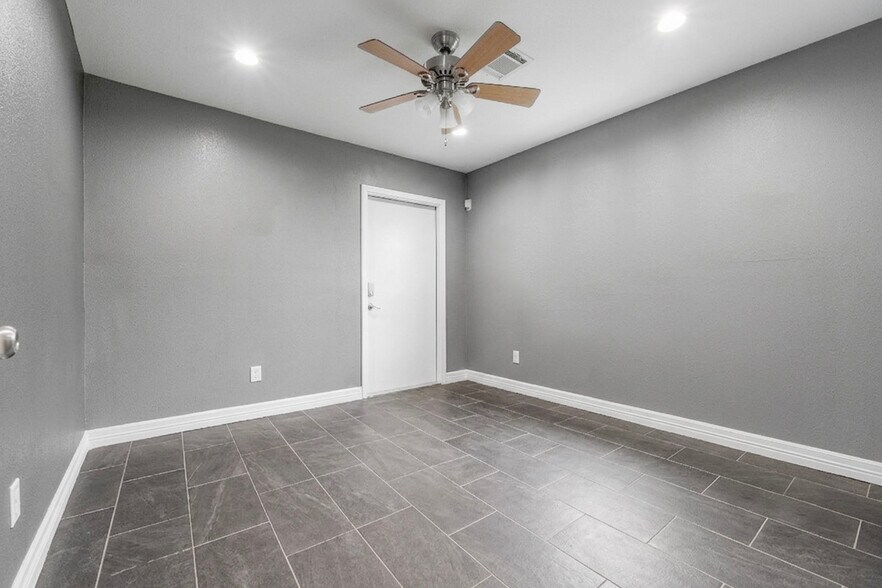 More Photos Of 902 Waco St, Dayton Office For Sale