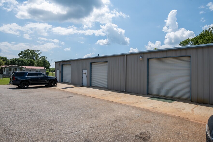 More Photos Of 3655 Neese Commerce Rd, Hull Multifamily For Sale