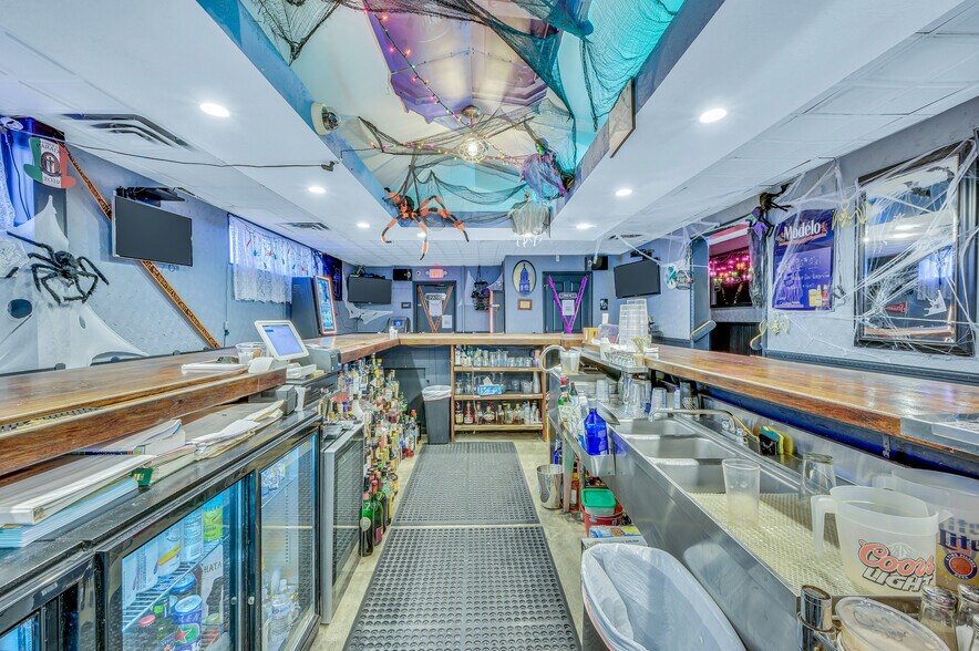 More Photos Of 524 Court St, Scranton General Retail For Sale