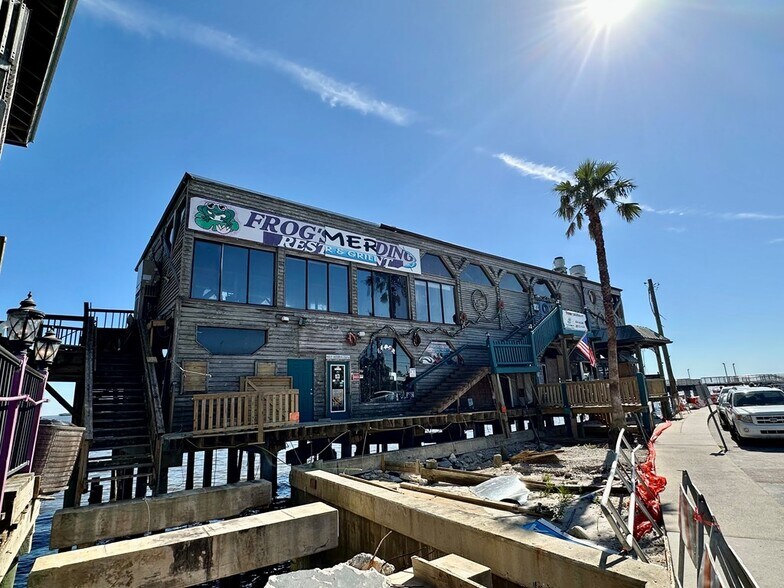 More Photos Of 450 Dock St, Cedar Key Freestanding For Sale