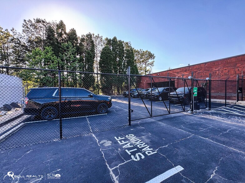 More Photos Of 1335 Citizens Pky, Morrow Office For Sale
