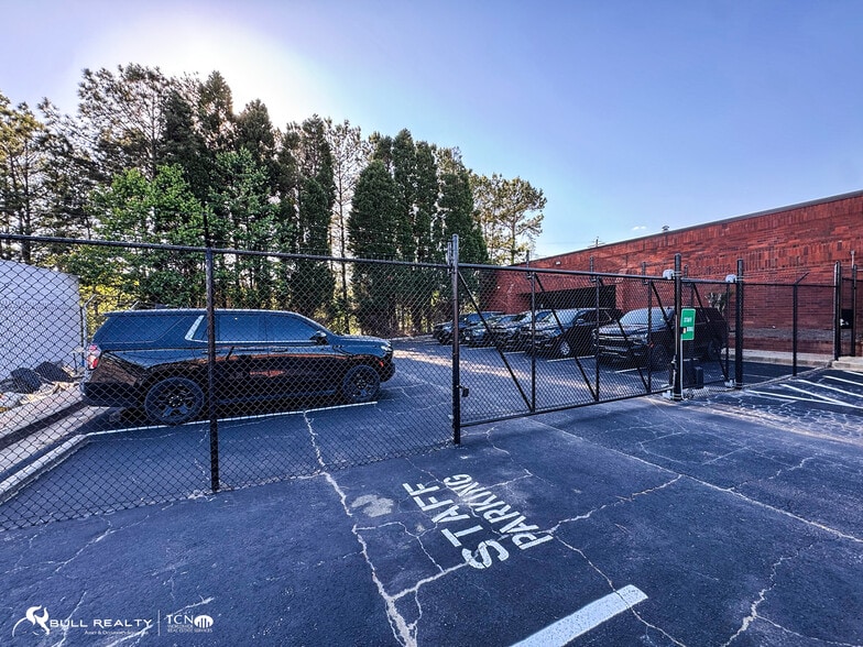 More Photos Of 1335 Citizens Pky, Morrow Office For Sale